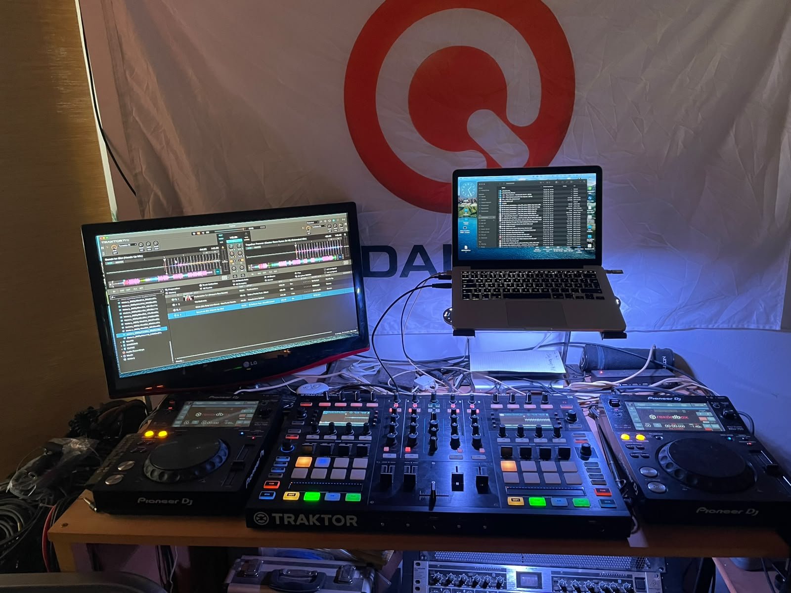 Live-Mis Station